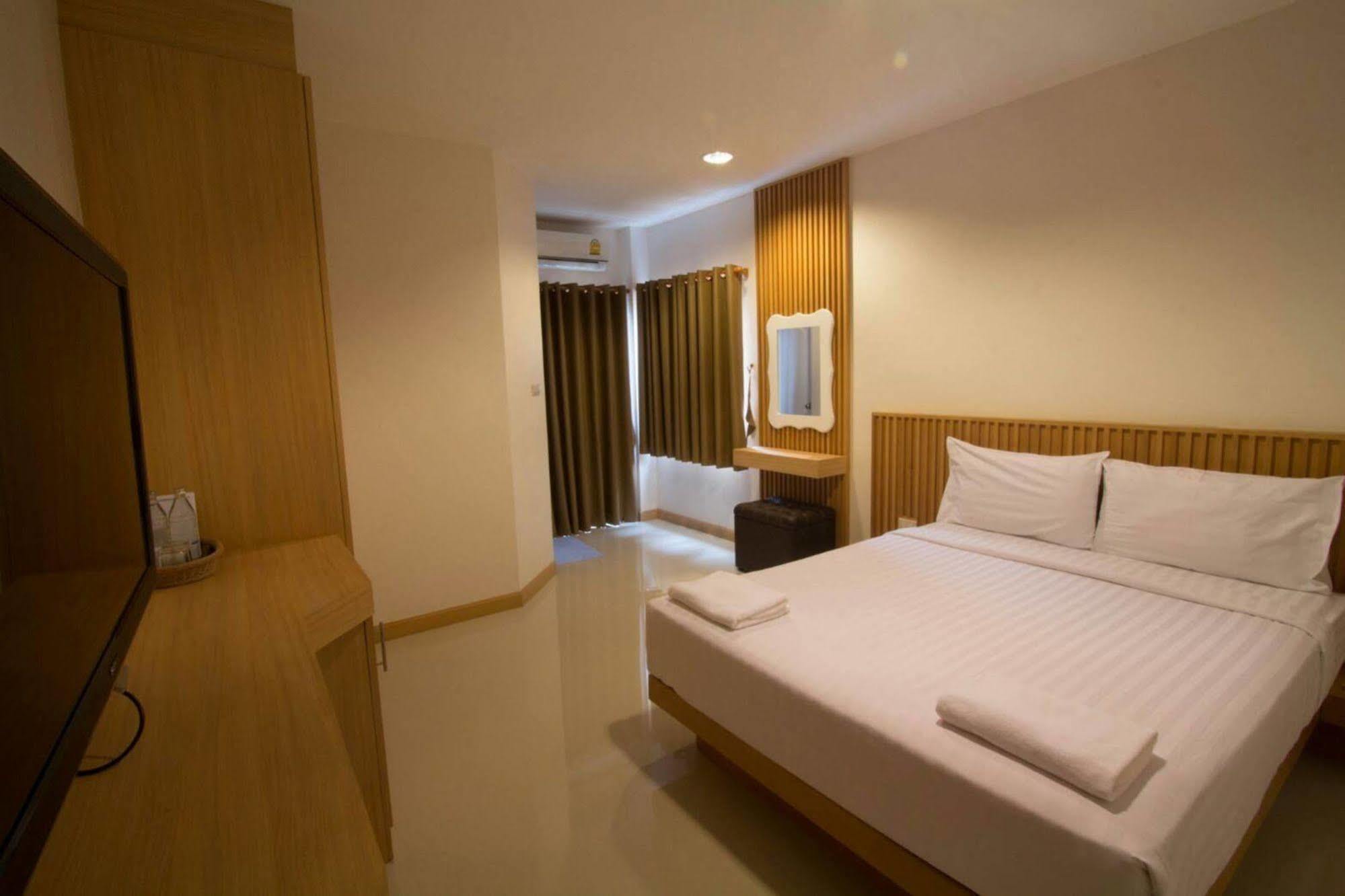 Fortune Surin Hotel Buitenkant foto