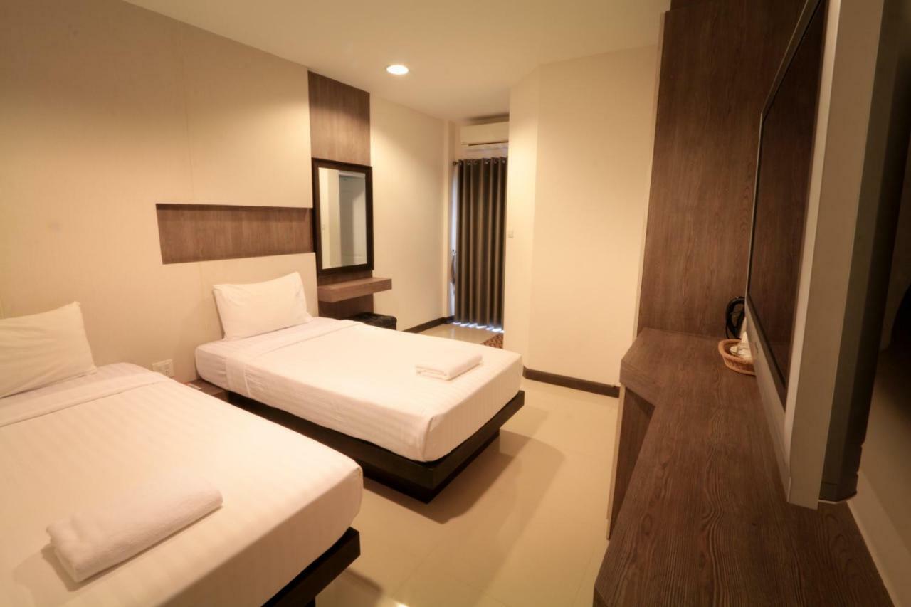 Fortune Surin Hotel Buitenkant foto